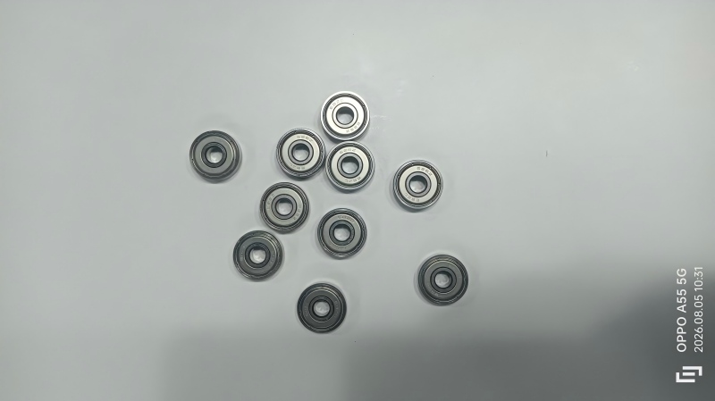 Detailed view of standard 626 deep groove ball bearing.jpg